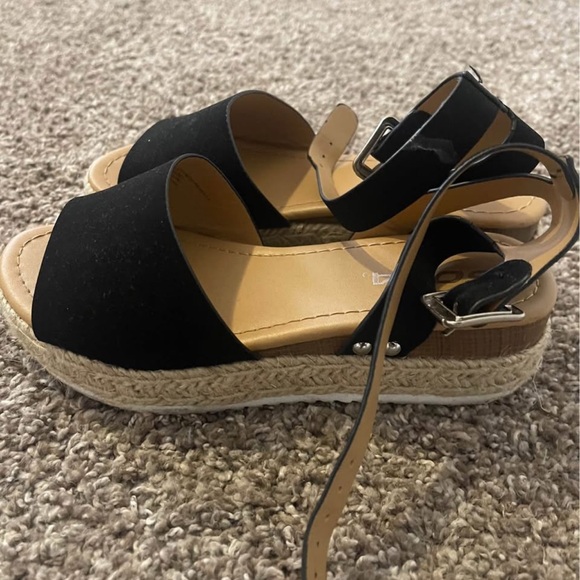 Girls sandals size 1 black - Picture 1 of 3